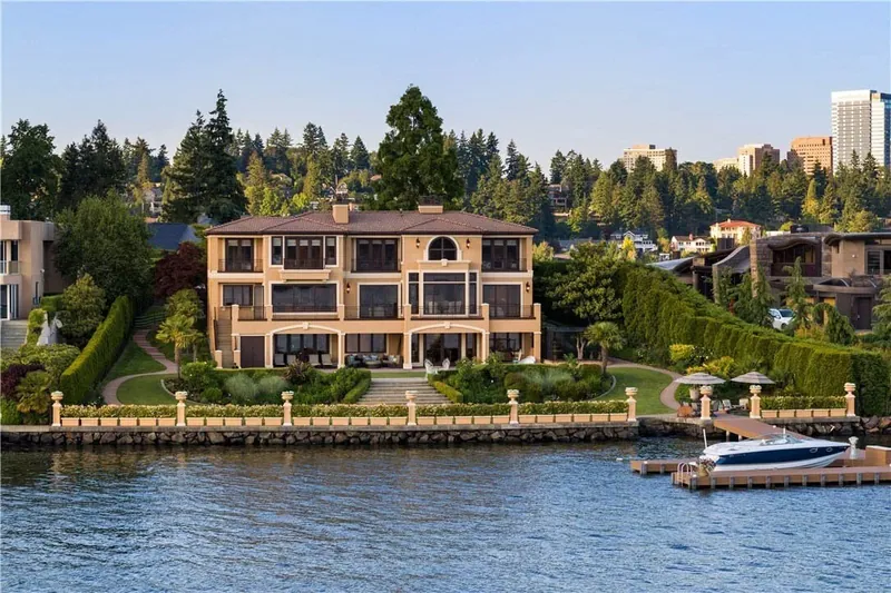Lakefront Manor